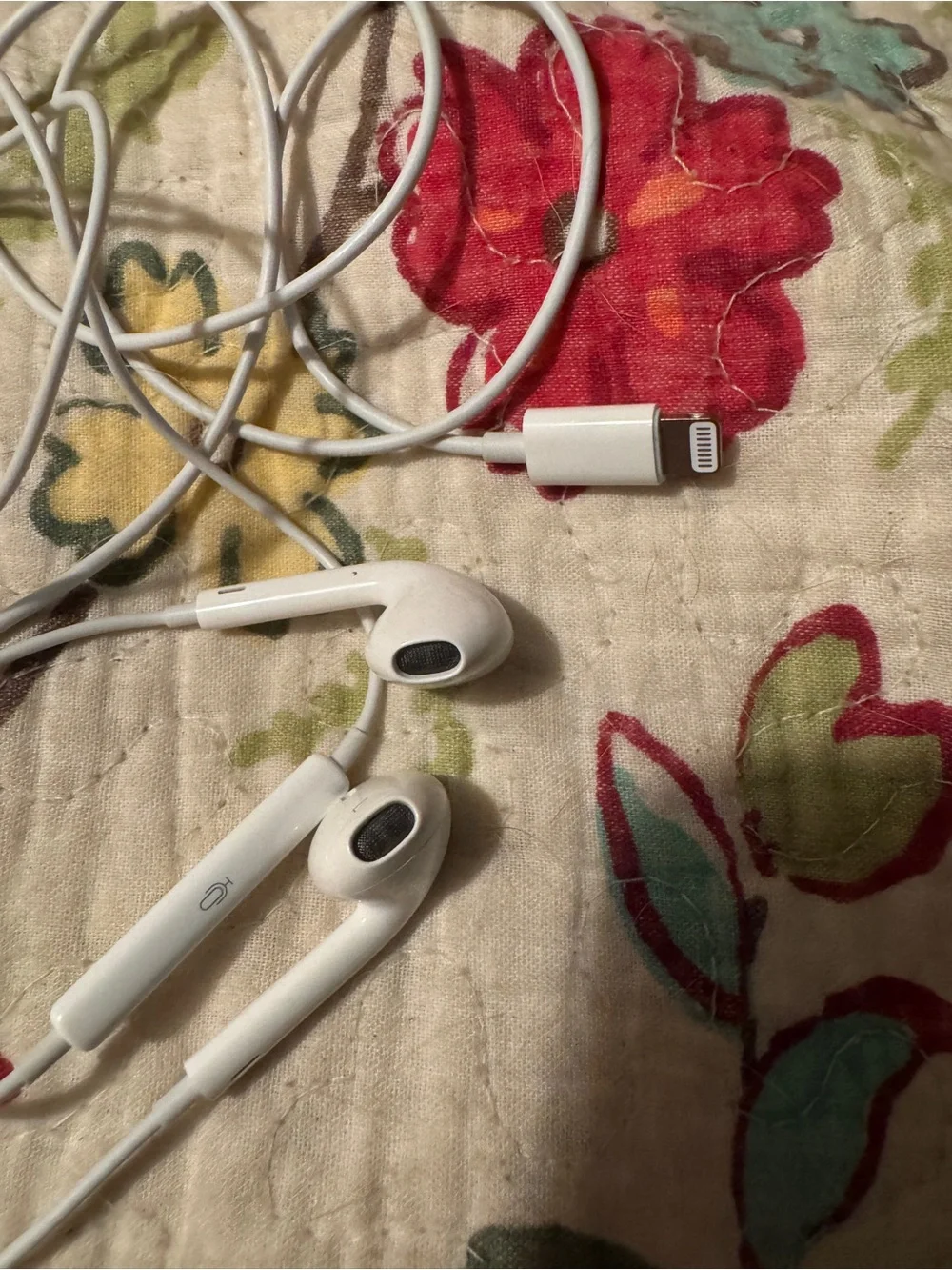 Apple White Wired Earbuds with In-line Microphone
